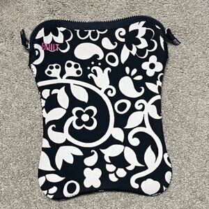 Built Neoprene 10" Netbook Laptop Sleeve, French Bull Vine Black White 8.5"x11.5